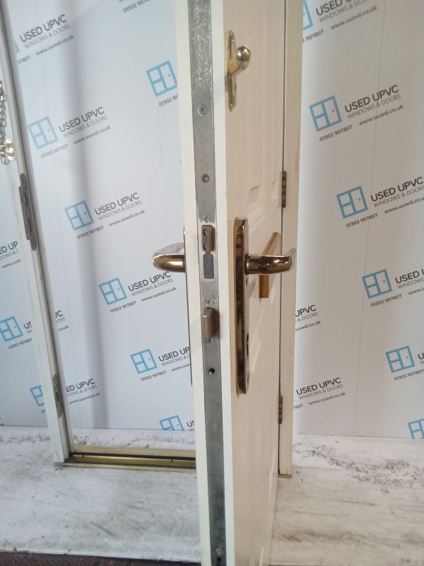 Used White Composite Front Door 910mm x 2080mm C6055 - Image 6