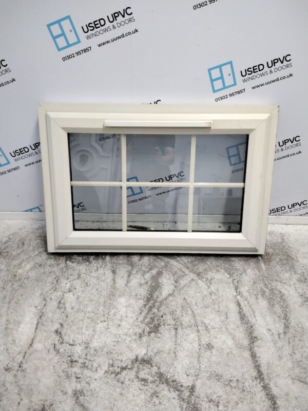 Used Cream Upvc Window 905mm x 600mm W0110