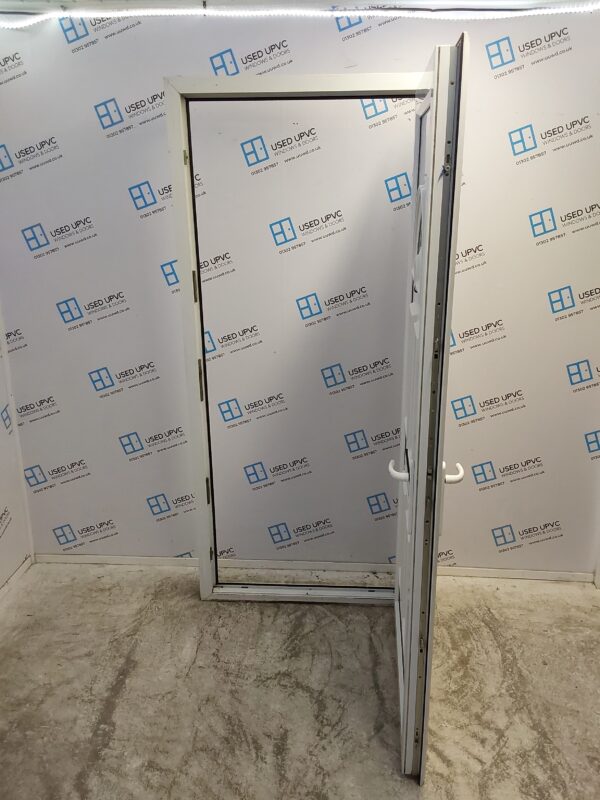Used White Upvc Front Door 955mm x 2120mm C6050 - Image 3