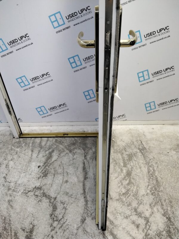 Used White Composite Front Door 910mm x 2030mm C6018 - Image 5