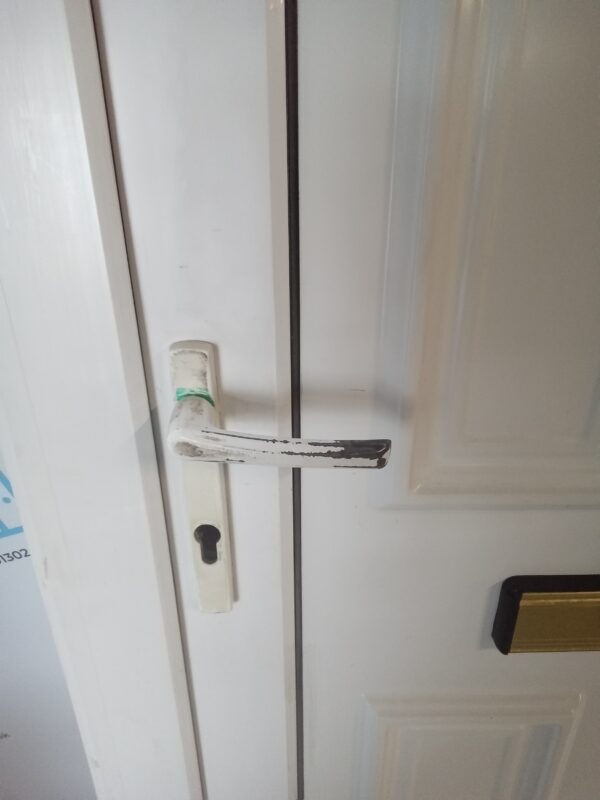 Used White Upvc Front Door 895mm x 2035mm 0604 - Image 4