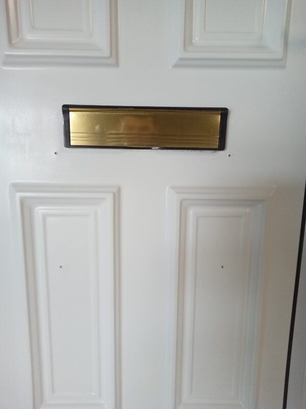 Used White Upvc Front Door 895mm x 2035mm 0604 - Image 3