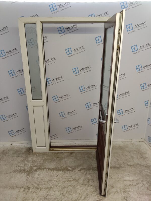 Used Woodgrain Upvc Front Door And Side Panel 1175mm x 2085mm DS024 - Image 3