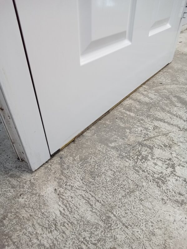 Used White Composite Front Door 920mm x 2050mm C10D01 - Image 6