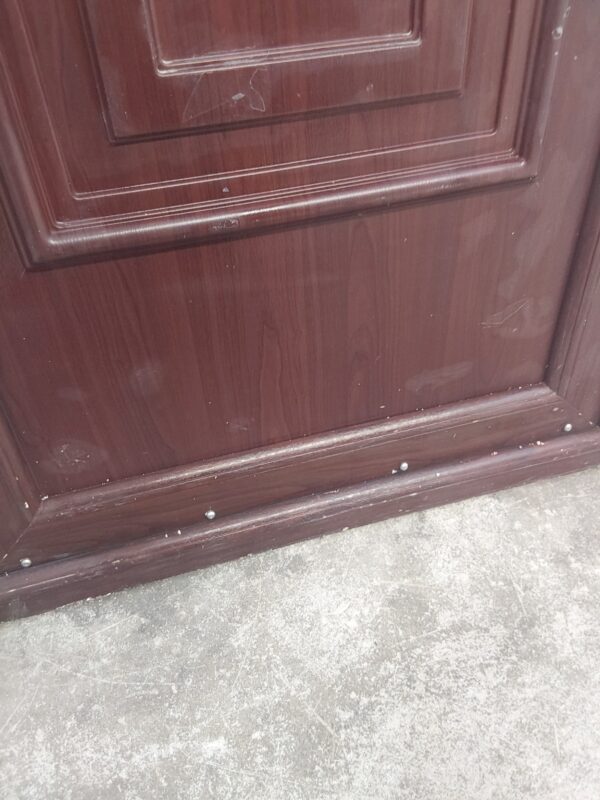 Used Rosewood Upvc Front Door 920mm x 2055mm (reduce to 900mm) 0515 - Image 8