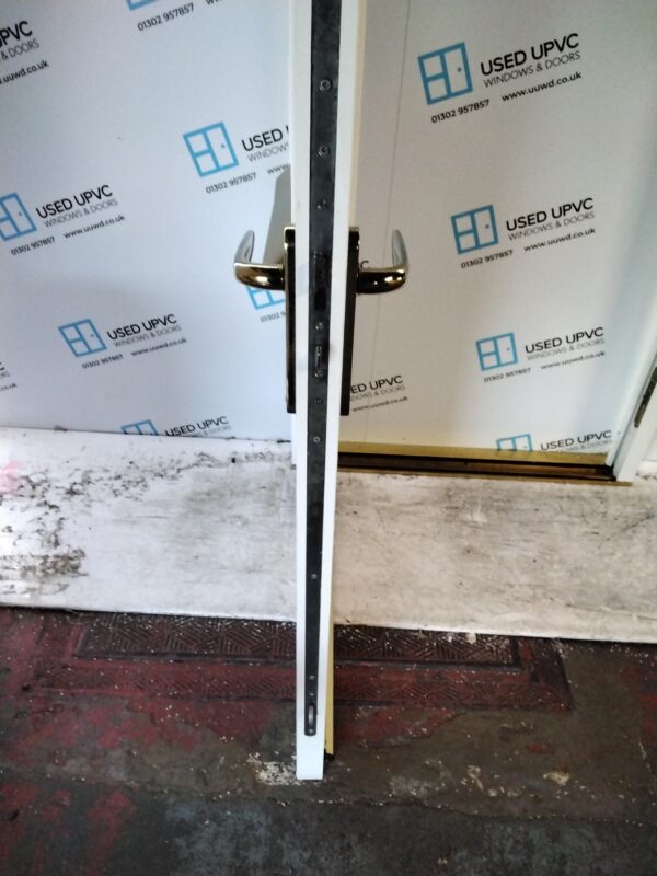 Used White Composite Front Door 905mm x 2060mm C10D22 - Image 5