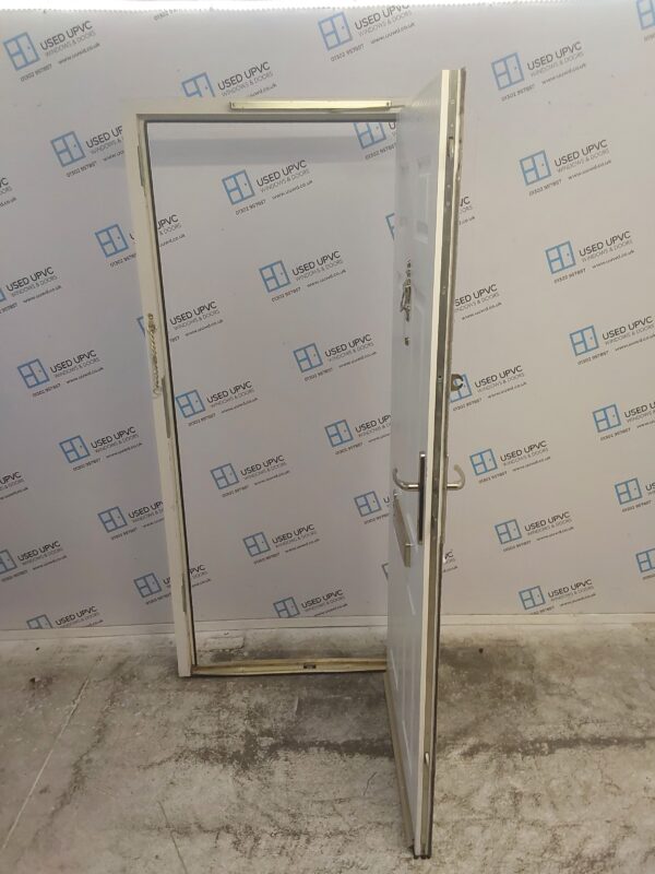 Used White Composite Front Door 900mm x 2030mm C10D23 - Image 3