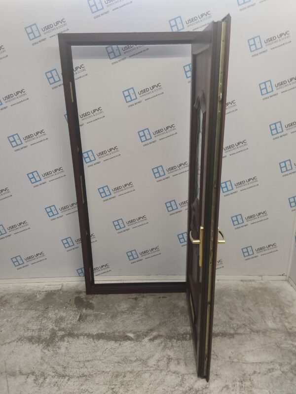 Used Woodgrain Upvc Front Door 950mm x 2060mm 0604 - Image 3