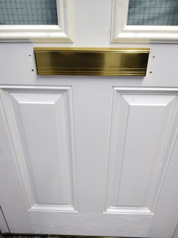 Used White Composite Front Door 910mm x 2070mm C11D26 - Image 6