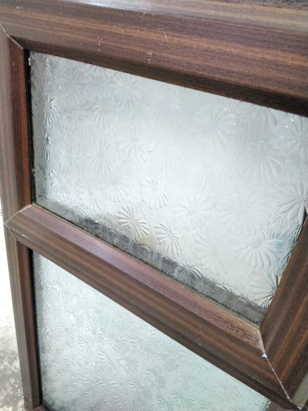Used Woodgrain Upvc Window 565mm x 1010mm W0174 - Image 4