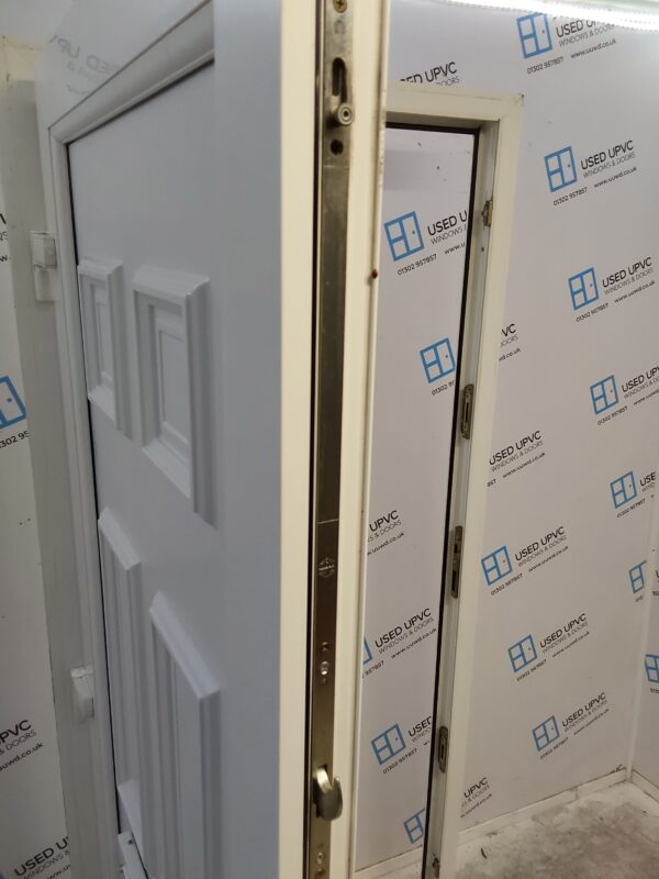 Used White Upvc Front Door 930mm x 2085mm (reduce to 910mm) C3D001 - Image 4