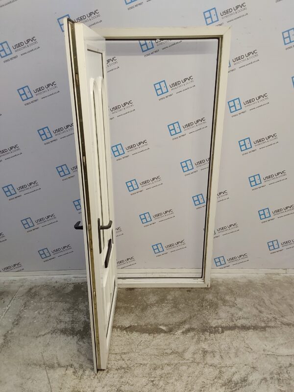 Used White Upvc Front Door 920mm x 2040mm (reduce to 900mm) C3D042 - Image 3