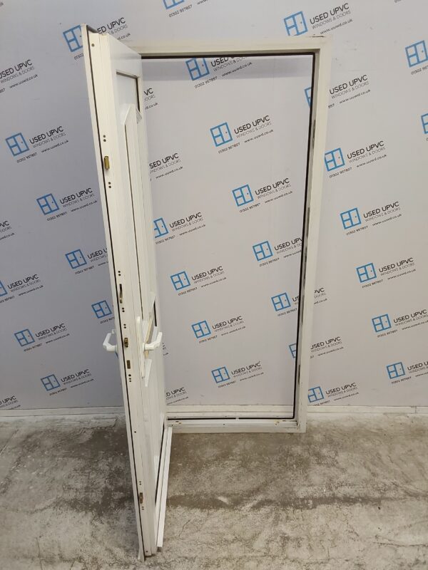 Used White Upvc Front Door 890mm x 2060mm C3D059 - Image 3