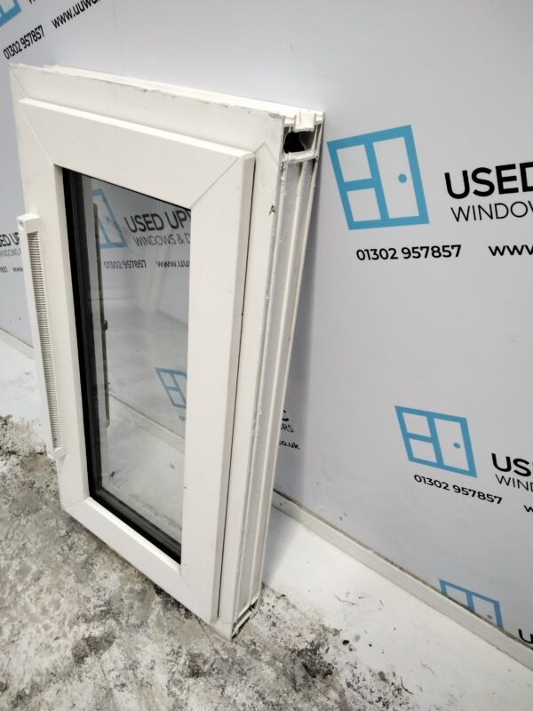 Used White Upvc Window 750mm x 420mm W0377 - Image 4