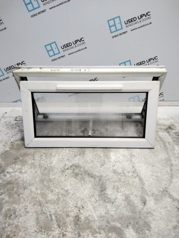 Used White Upvc Window 925mm x 500mm W0275 - Image 3