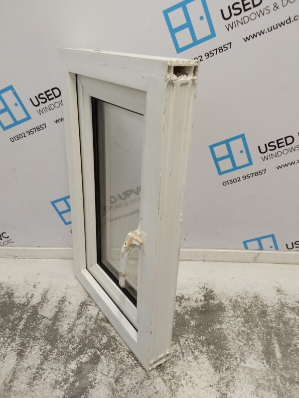 Used White Upvc Window 640mm x 395mm W0405 - Image 4