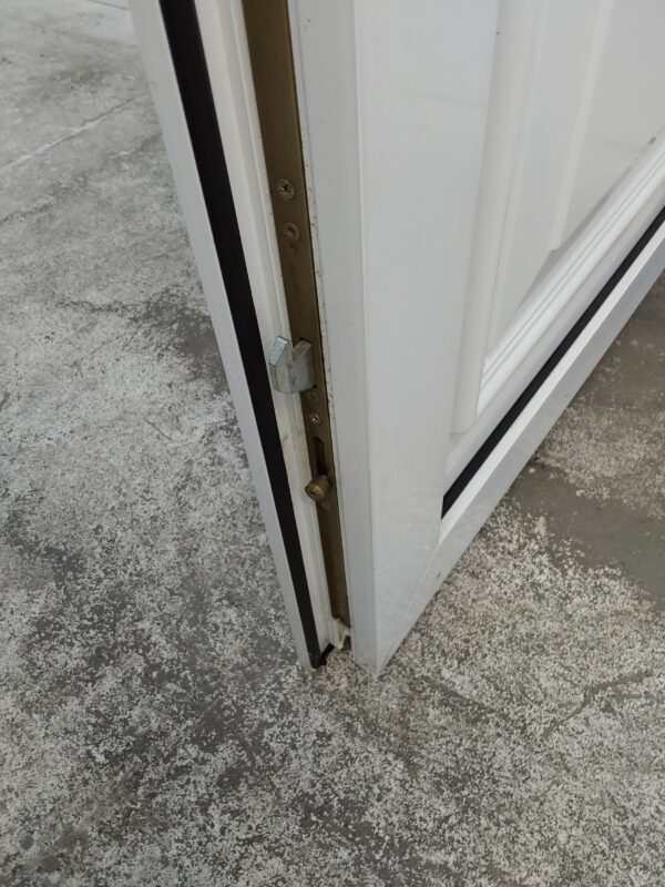 Used White Upvc Back Door 840mm x 2045mm (reduce to 810mm) 0424 - Image 6