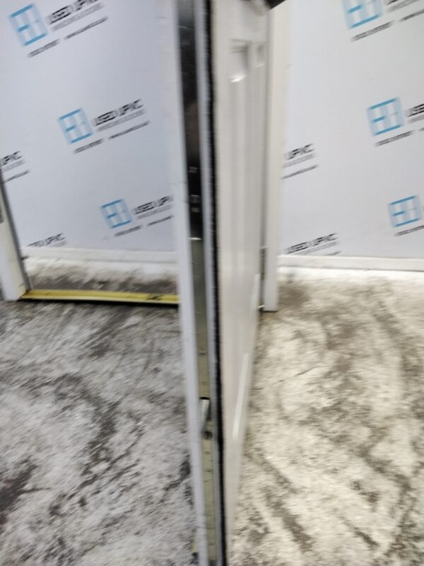 Used White Composite Front Door 900mm x 2025mm C1018 - Image 6