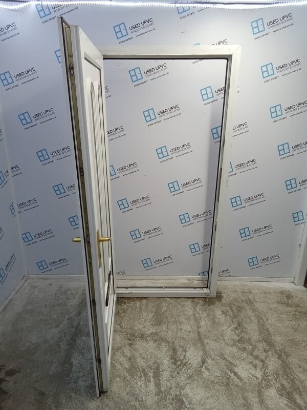 Used White Upvc Front Door 1000mm x 2040mm C6012 - Image 3