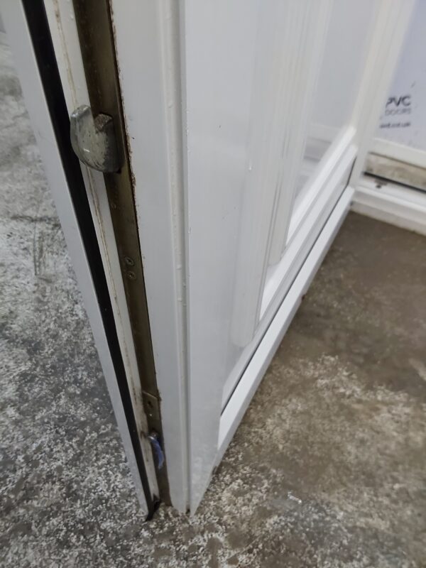 Used White Upvc Back Door 940mm x 2080mm (reduce to 900mm) 0562 - Image 7
