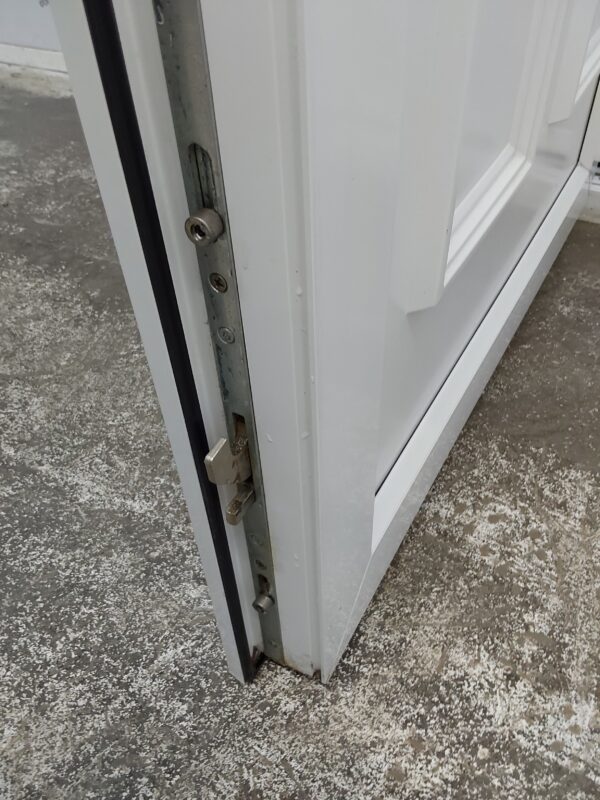 Used White Upvc Back Door 925mm x 2020mm (reduce to 905mm) 0268 - Image 6