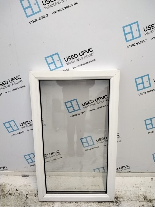 Used white upvc window 560mm x 940mm W0128