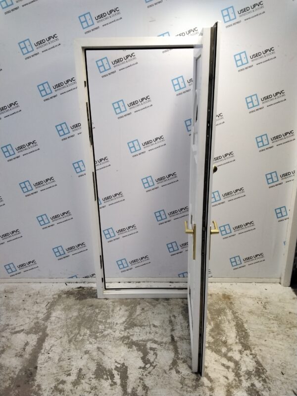 Used White Upvc Front Door 865mm x 2040mm 0724 - Image 3