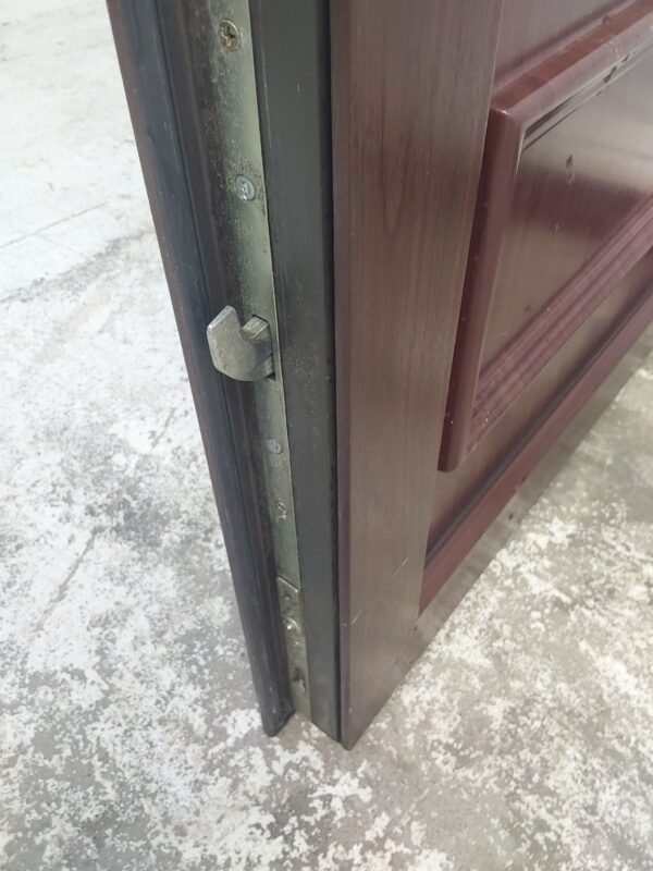 Used Rosewood Upvc Front Door 840mm x 2070mm (reduce to 825mm) C8D47 - Image 10