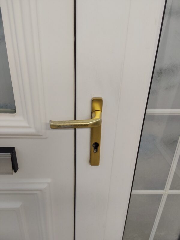 Used White Upvc Front Door And Side Panels With Toplight (Outwards opening) 1670mm x 2280mm DS007 - Image 7
