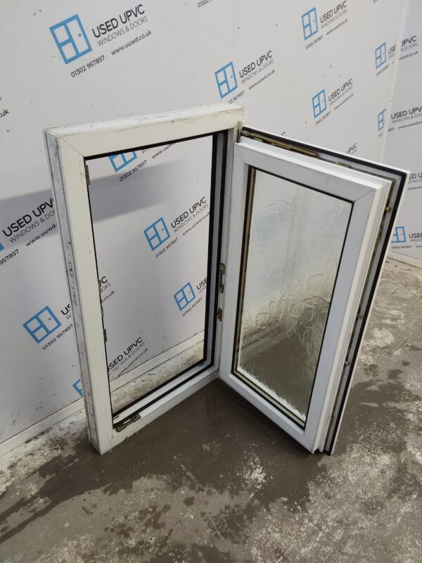 Used White Upvc Tilt And Turn Window 580mm x 1020mm W0219 - Image 4