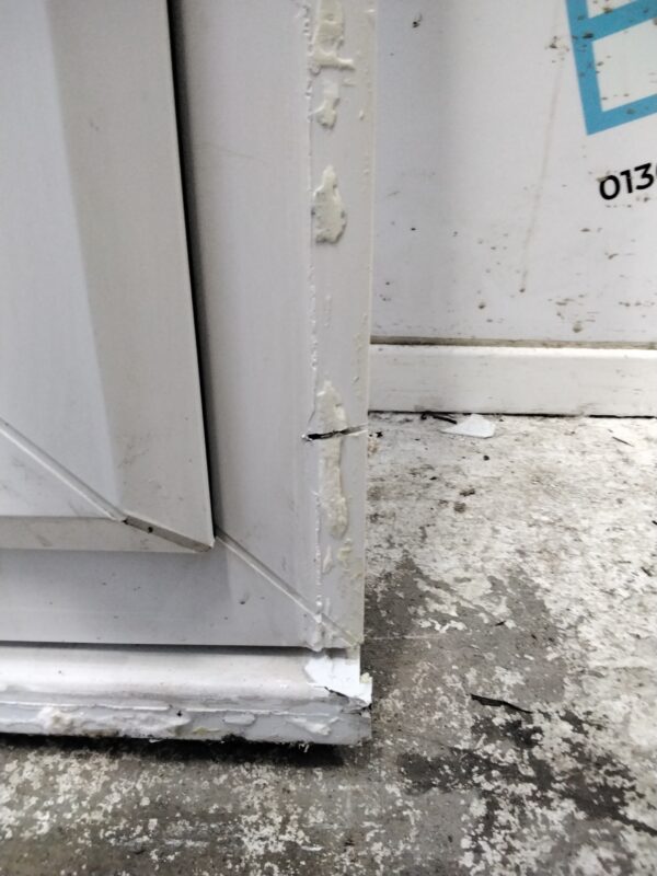 Used white upvc window 625mm x 1040mm USW031 - Image 4