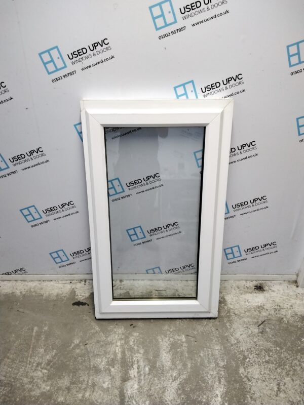 Used white upvc window 675mm x 1155mm W0294