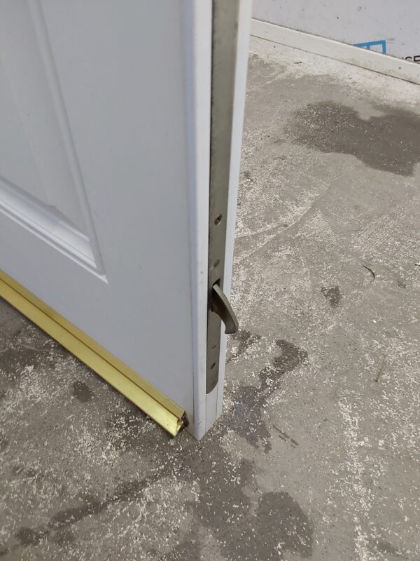 Used White Composite Front Door 905mm x 2060mm C7D009 - Image 6