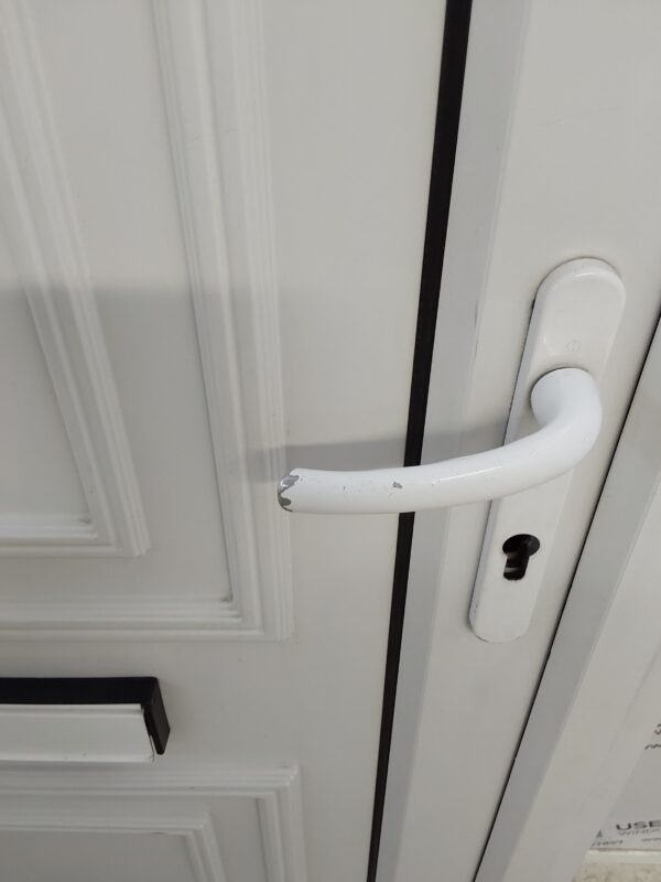 Used White Upvc Front Door 920mm x 2050mm (Reduce To 900mm) 0561 - Image 7