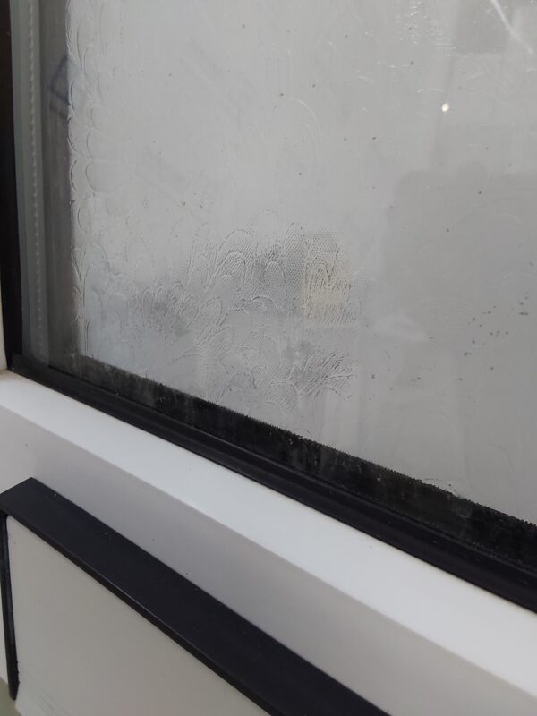 Used White Upvc Front Door And Side Panel 1370mm x 2045mm DS003 - Image 4