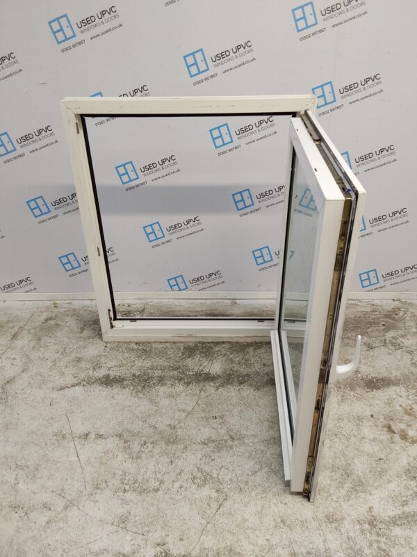 Used White Upvc Tilt And Turn Window 905mm x 1085mm (reduce to 895mm) LW0128 - Image 3