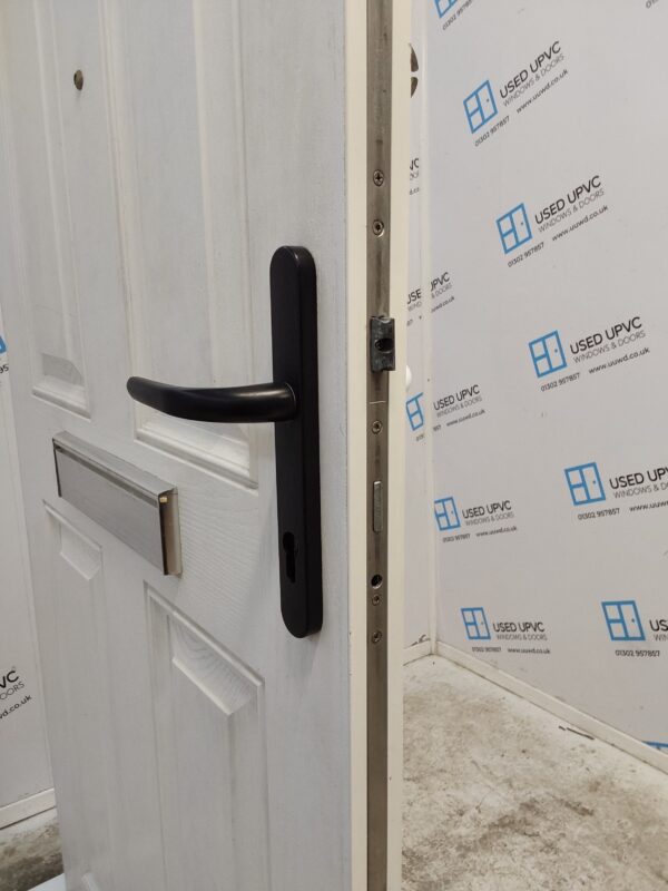 Used White Composite Front Door 920mm x 2100mm (Reduce To 890mm) 0455 - Image 5