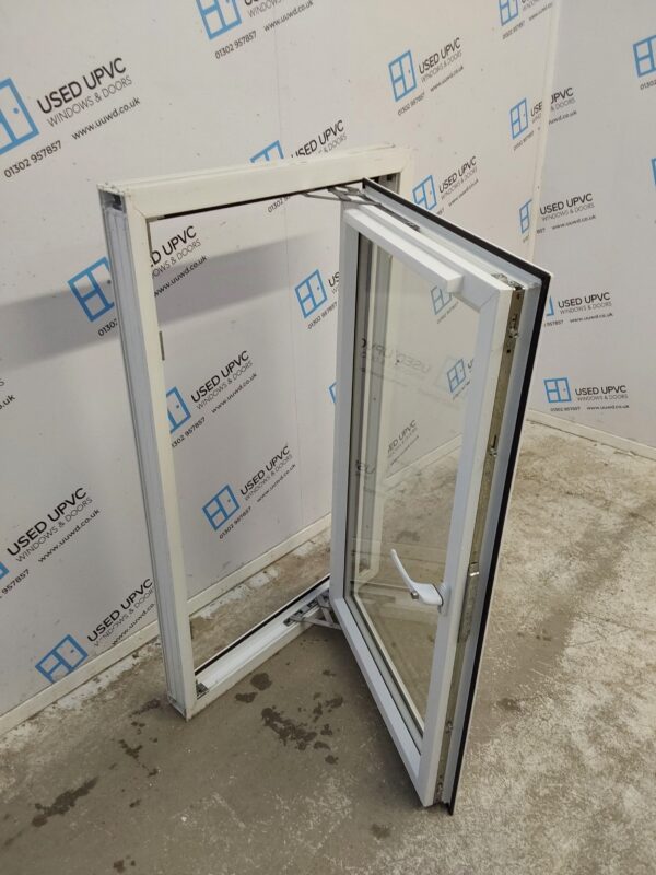 Used White Upvc Window 665mm x 1110mm C4W094 - Image 3