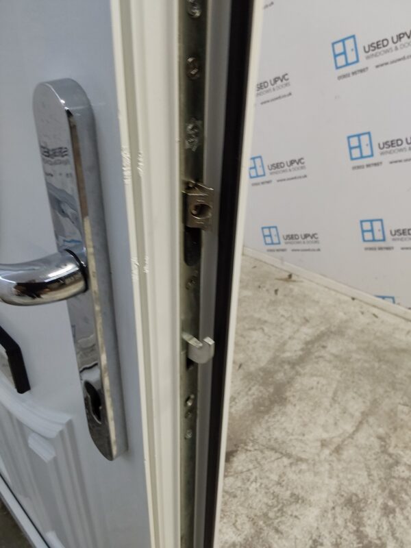 Used White Upvc Front Door 890mm x 2070mm 0100 - Image 6