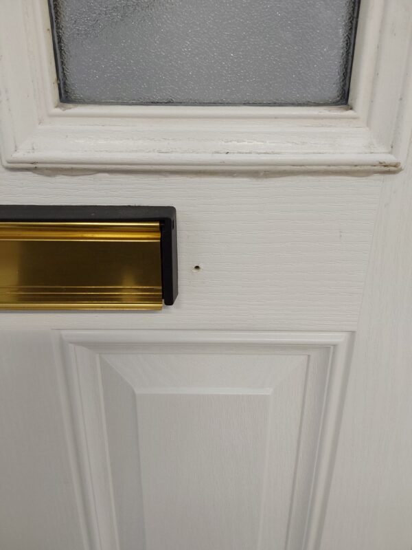 Used White Composite Front Door 880mm x 2050mm C7D016 - Image 7