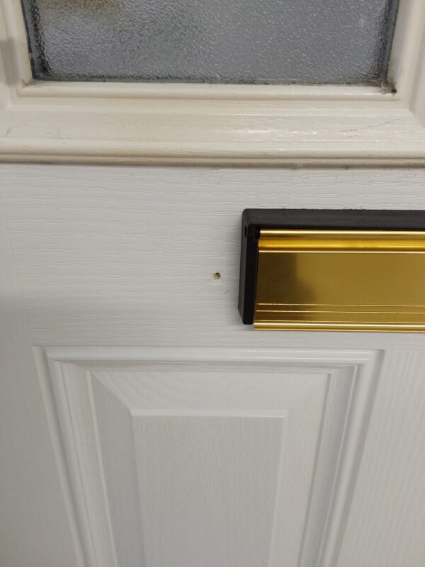 Used White Composite Front Door 880mm x 2050mm C7D016 - Image 8