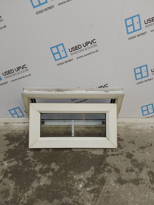 Used White Upvc Window 670mm x 365mm W0432 - Image 2