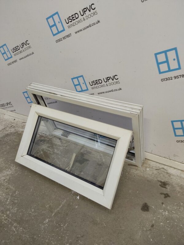 Used White Upvc Window 685mm x 420mm W0208 - Image 4