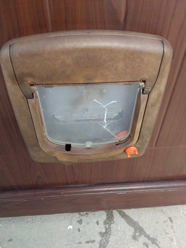 Used Rosewood Upvc Back Door 850mm x 2000mm 0775 - Image 7