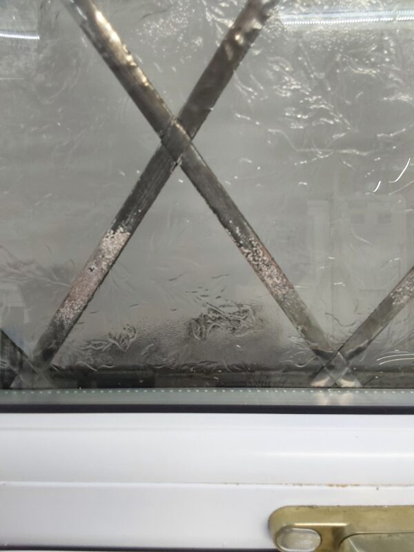Used Rosewood Upvc Window 620mm x 890mm C3058 - Image 6