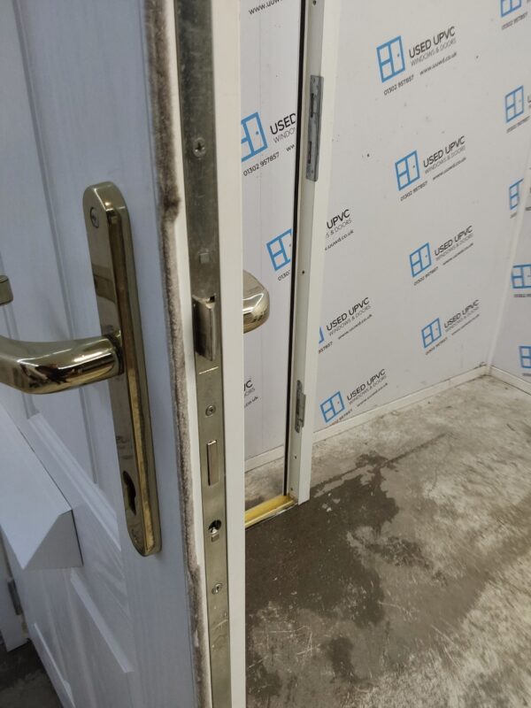 Used White Composite Front Door 895mm x 2030mm 0540 - Image 8