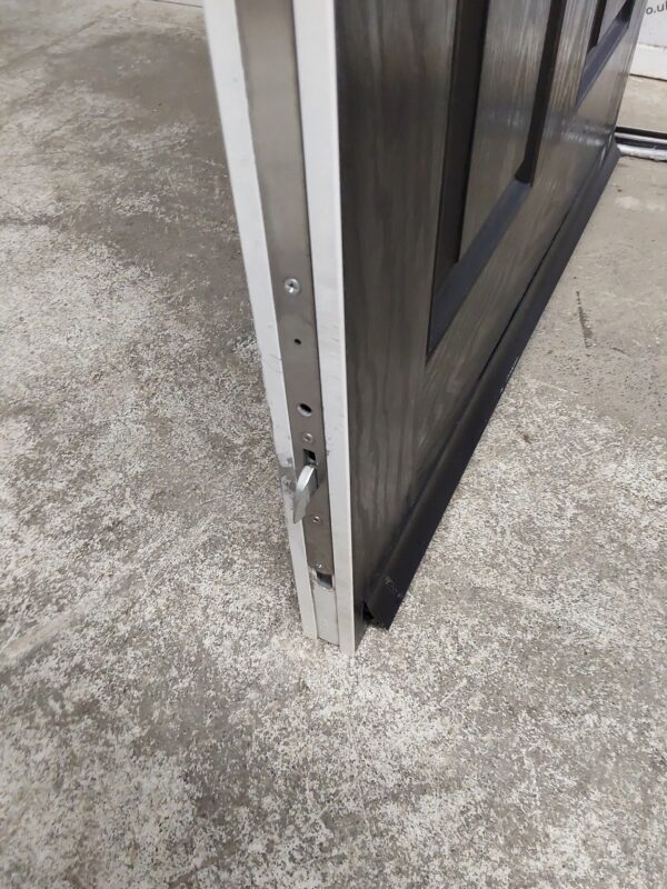 Used Black Composite Front Door 905mm x 2070mm 0544 - Image 6