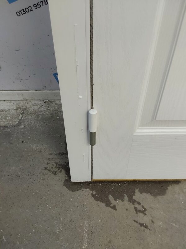 Used White Composite Front Door 890mm x 2050mm 0101 - Image 8