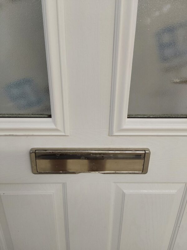 Used White Composite Front Door 890mm x 2050mm 0101 - Image 9