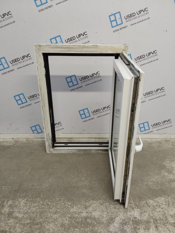 Used White Upvc Tilt And Turn Window 620mm x 880mm W0445 - Image 3